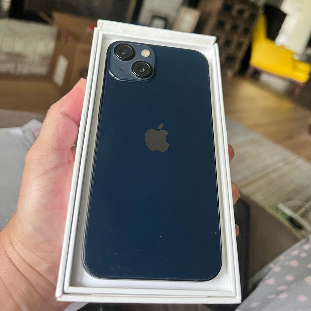 ***unlocked*** iPhone 13, 128gb, Navy Blue, pics to show network compatibility